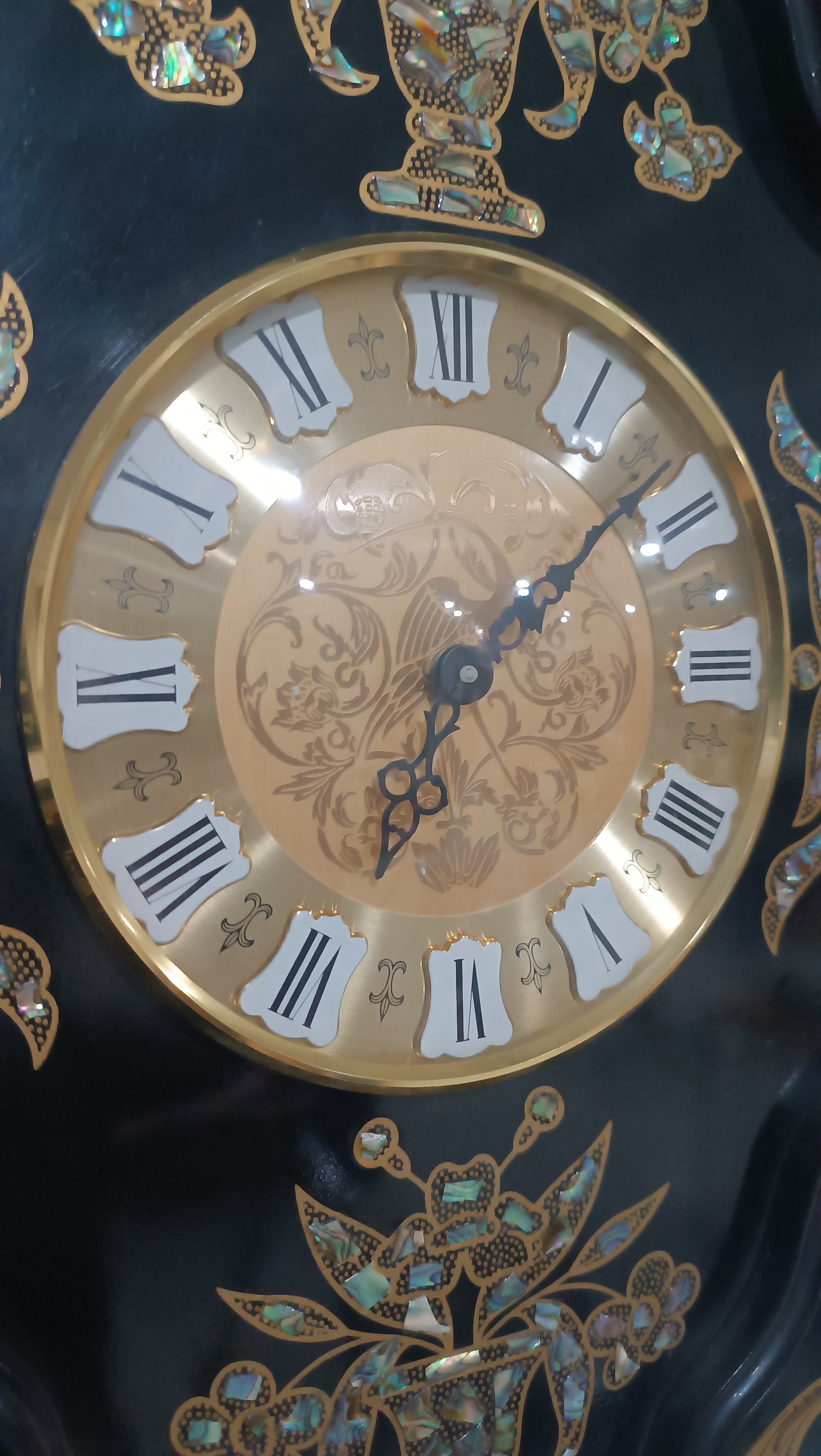 Reloj decorativo de pared inspirado y refinado al estilo Napoleón III
