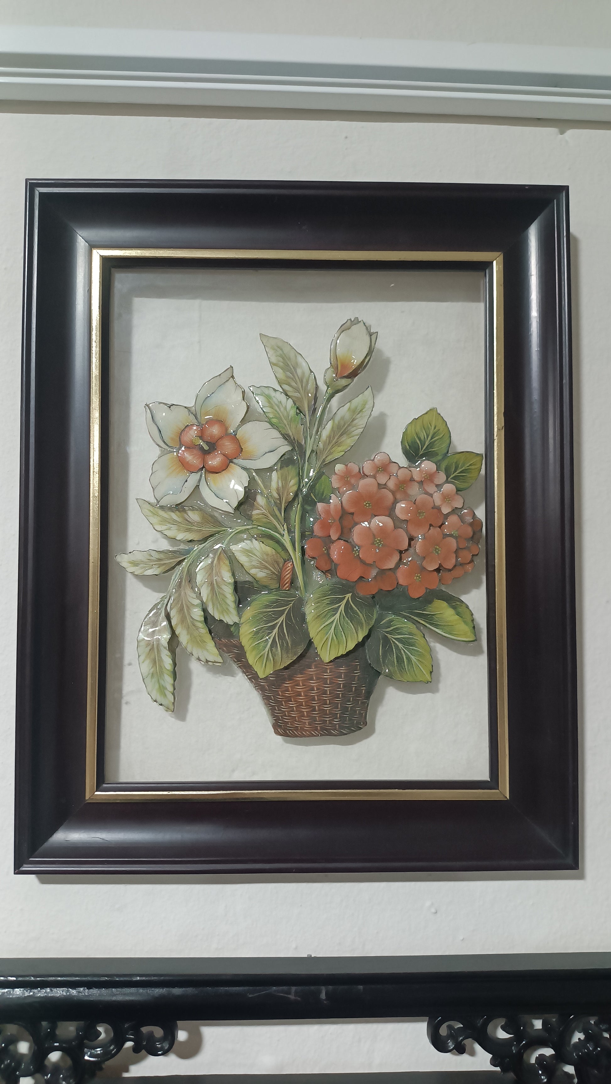 Cuadro floral en relieve tallado sobre cristal