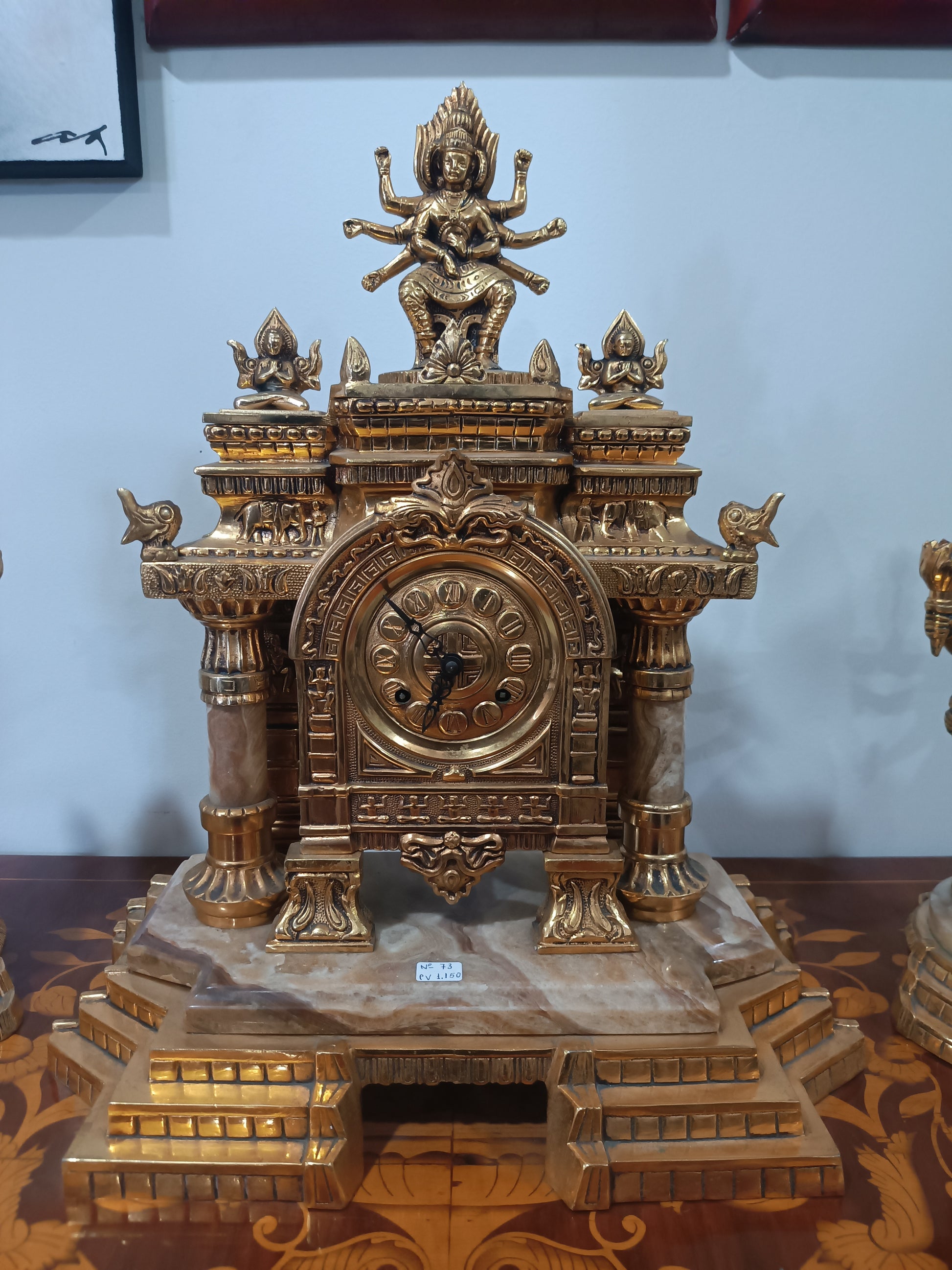 Conjunto Hindú Vintage Años 50 – Reloj en Bronce Dorado sobre Mármol Ágata