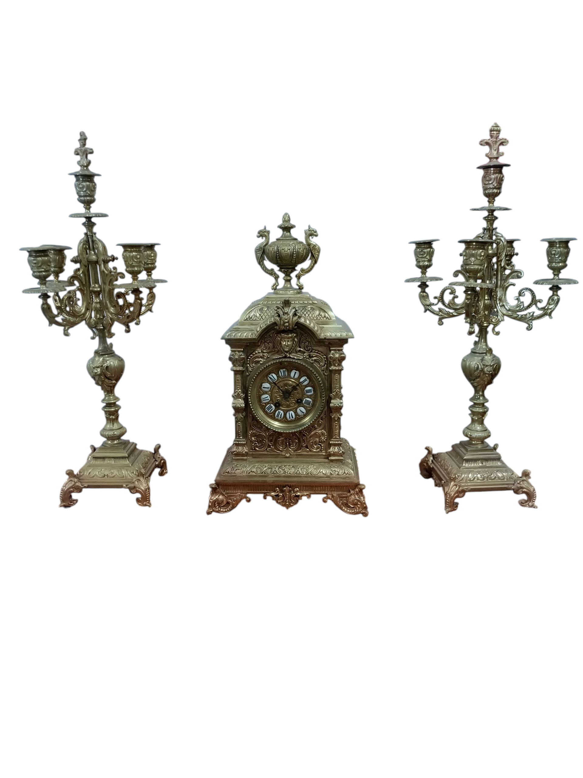 Conjunto de reloj de sobremesa en bronce macizo con candelabros