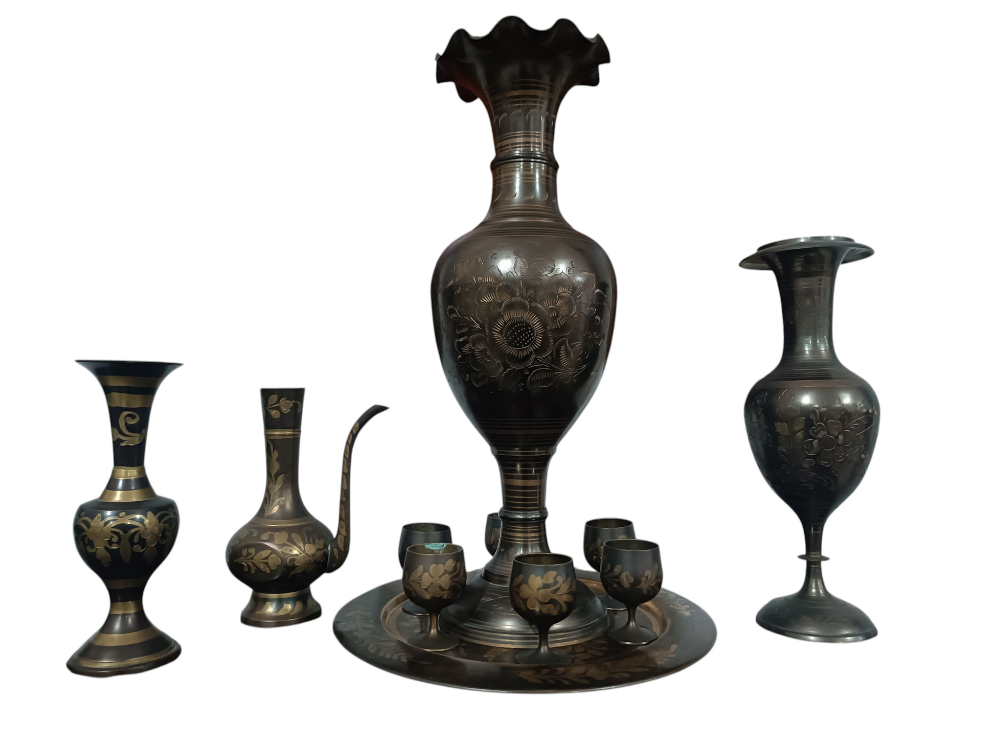 Conjunto decorativo oriental en latón grabado