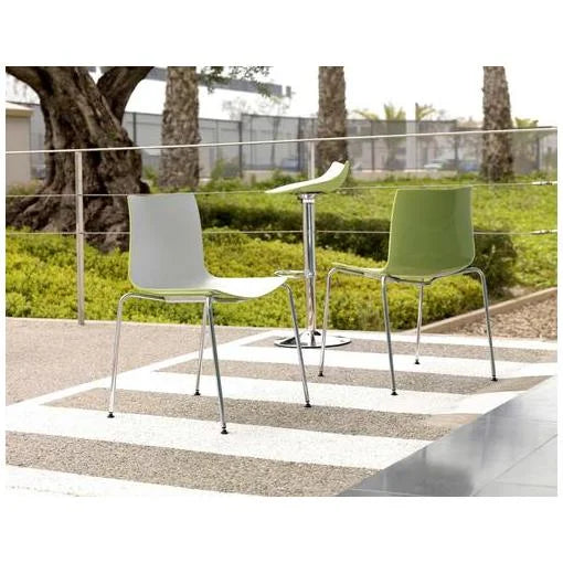 Silla estilo Aire bicolor con patas cromadas