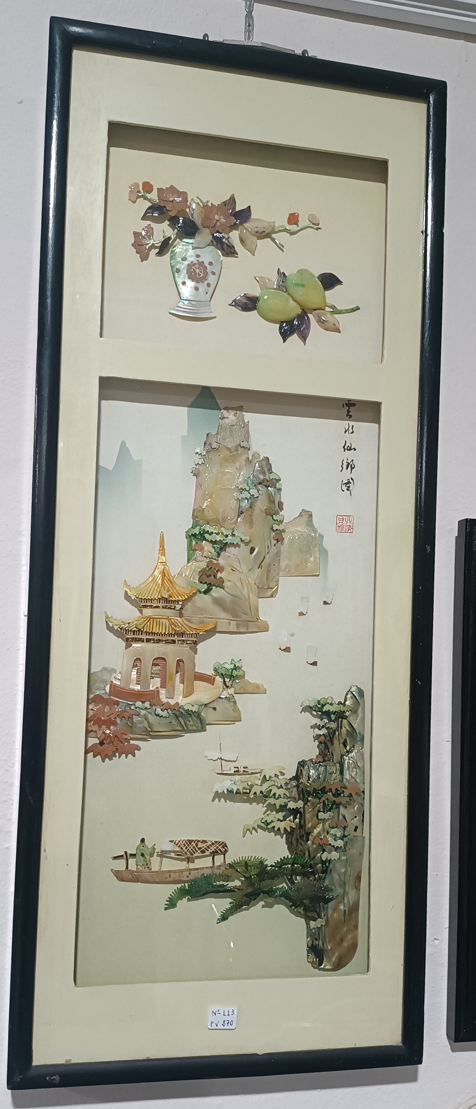 Cuadro decorativo hecho a mano con nacar y madreperla.